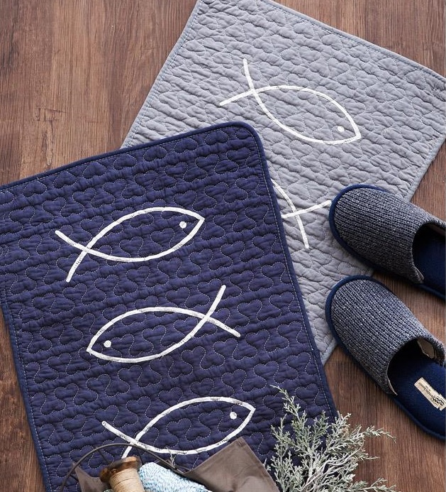 21 slippery quilted cotton slippers in living room