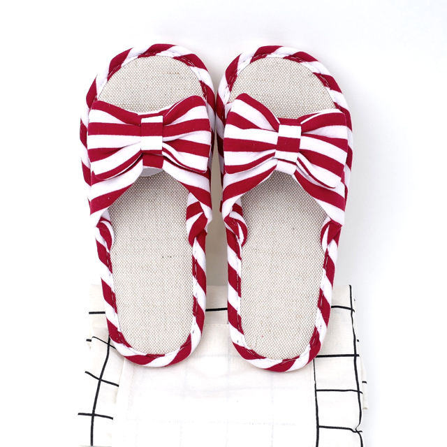 21 slippery quilted cotton slippers in living room