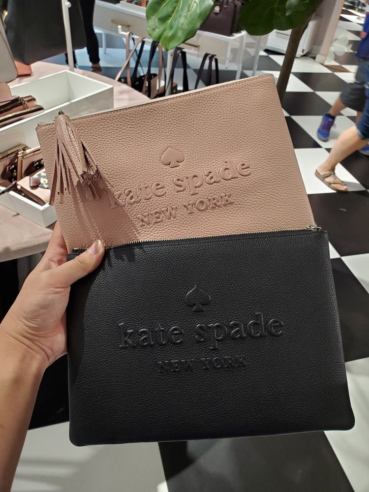 케이트스페이드 케이트스페이드 지아 라치몬트 에비뉴 로고 클러치 2컬러
