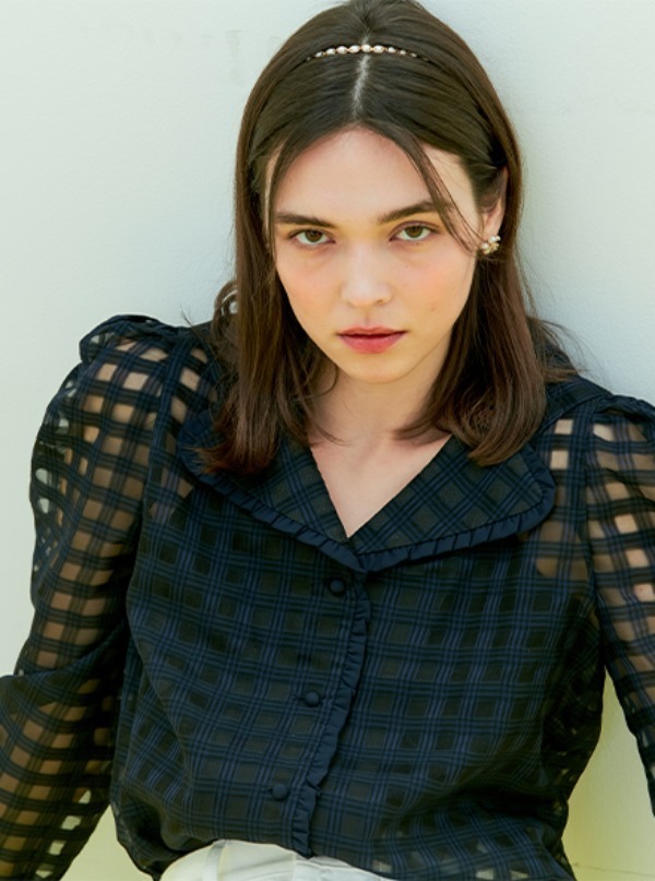 니어앤디어 Double collar plaid sheer blouse