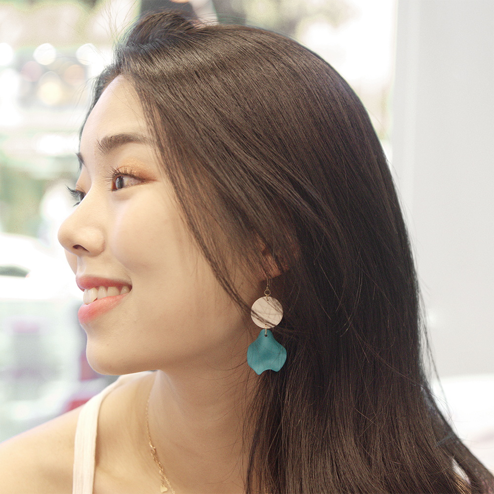 플라워댄스 롱 드롭 포인트 볼드 귀고리 이어링