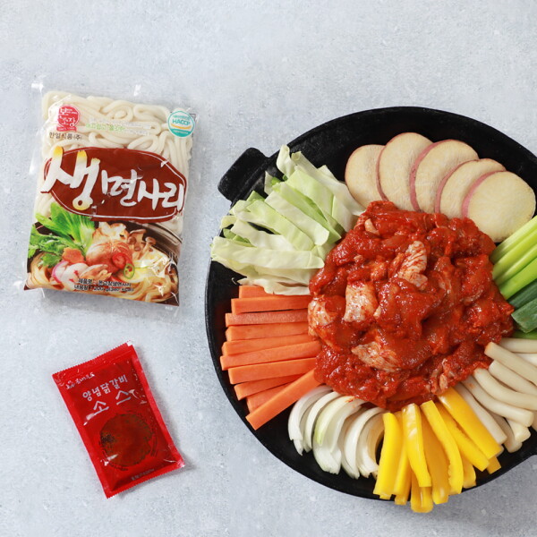 춘천닭갈비 국내산 닭으로 만든 순살 춘천닭갈비 1kgx2팩 소스 1봉 우동사리