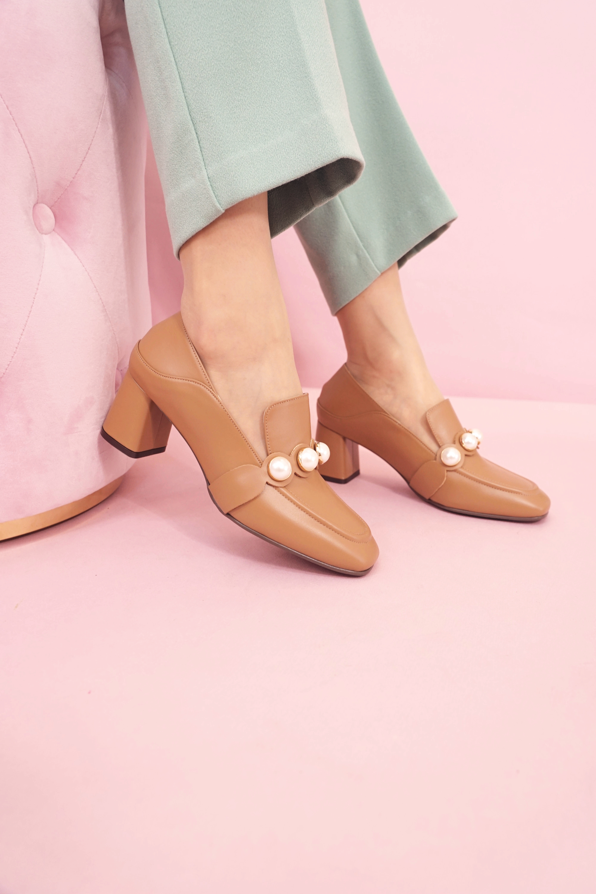 부티크헤르원 로코코 로얄 펄 로퍼 카멜 ROCOCO Royal Pearl Loafer camel 21 FW