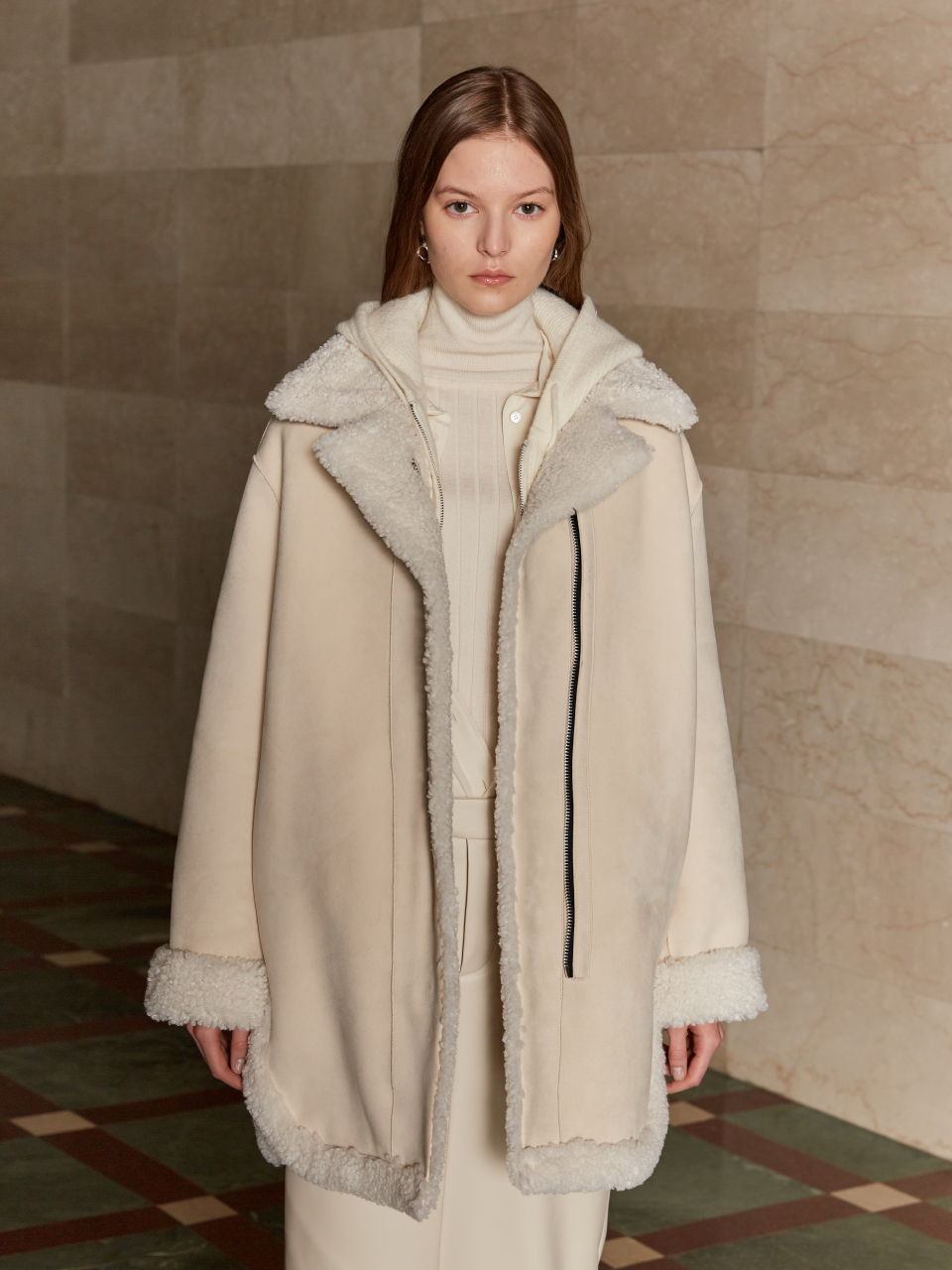 뮤제 MUSEE NU MOUTON Faux-Shearing Reversible MIDDLE Mustang Coat Ecru
