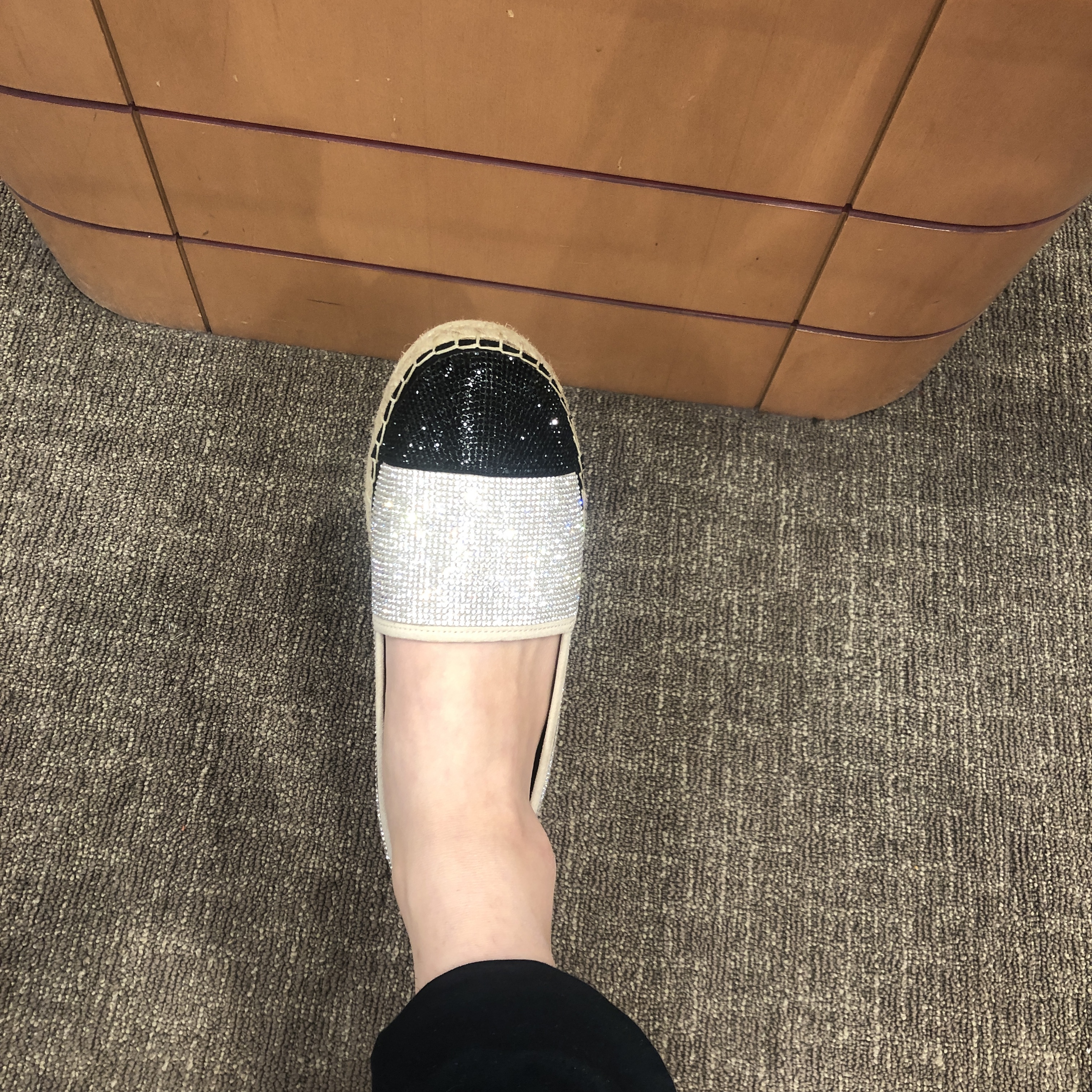 아이엔씨인터내셔날컨셉스 INC 크리스탈 콜비나 캡 woven espadrille 플랫