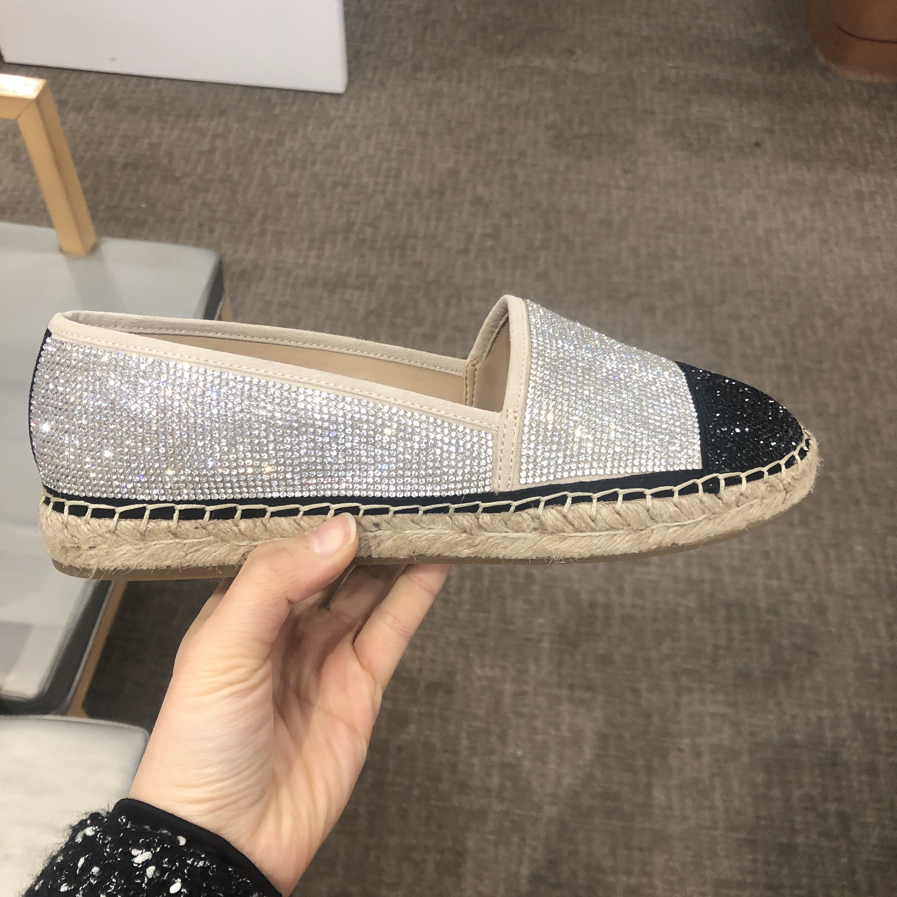 아이엔씨인터내셔날컨셉스 INC 크리스탈 콜비나 캡 woven espadrille 플랫