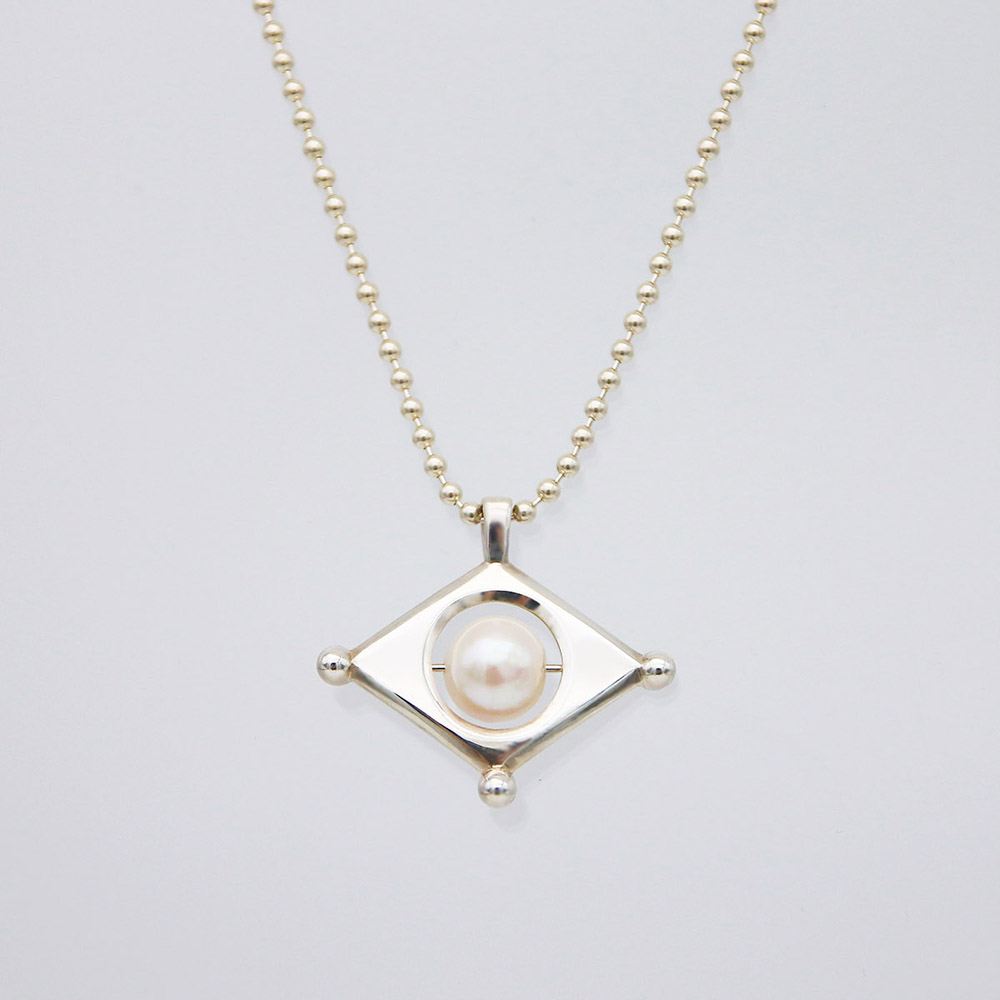 연 진주 목걸이 Kite flying pearl necklace