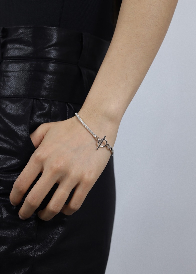 스튜디오해 Thick Line Bracelet