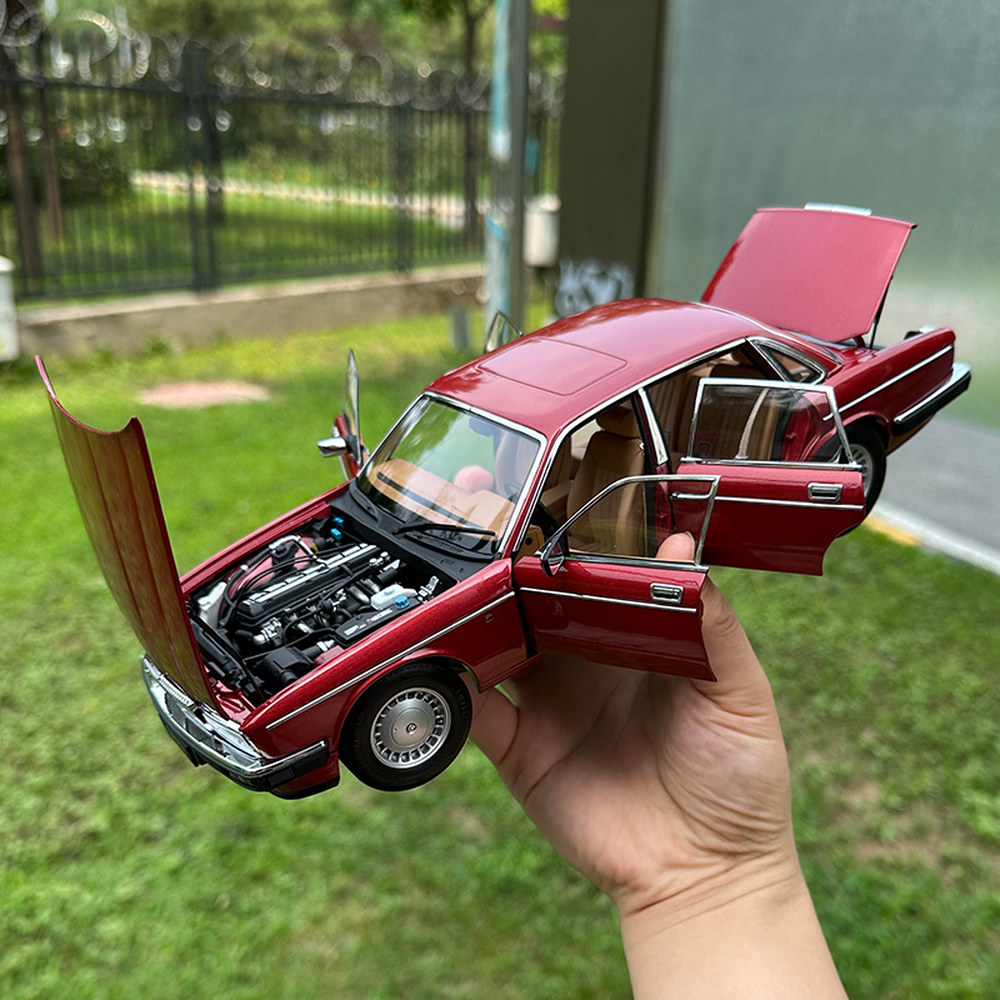 거의 실제 AR 1 18 Jaguar XJ6 Daimler 자동차 모델 선물 컬렉션 810541