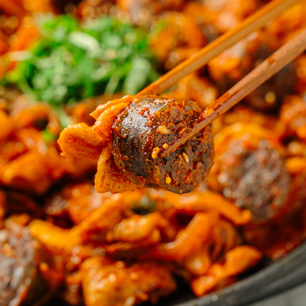잡내 없는 깔끔한 불맛 순대곱창볶음 1인분 특제소스 곱창볶음 순대볶음 신포시장