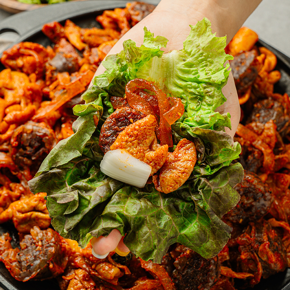 잡내 없는 깔끔한 불맛 순대곱창볶음 1인분 특제소스 곱창볶음 순대볶음 신포시장