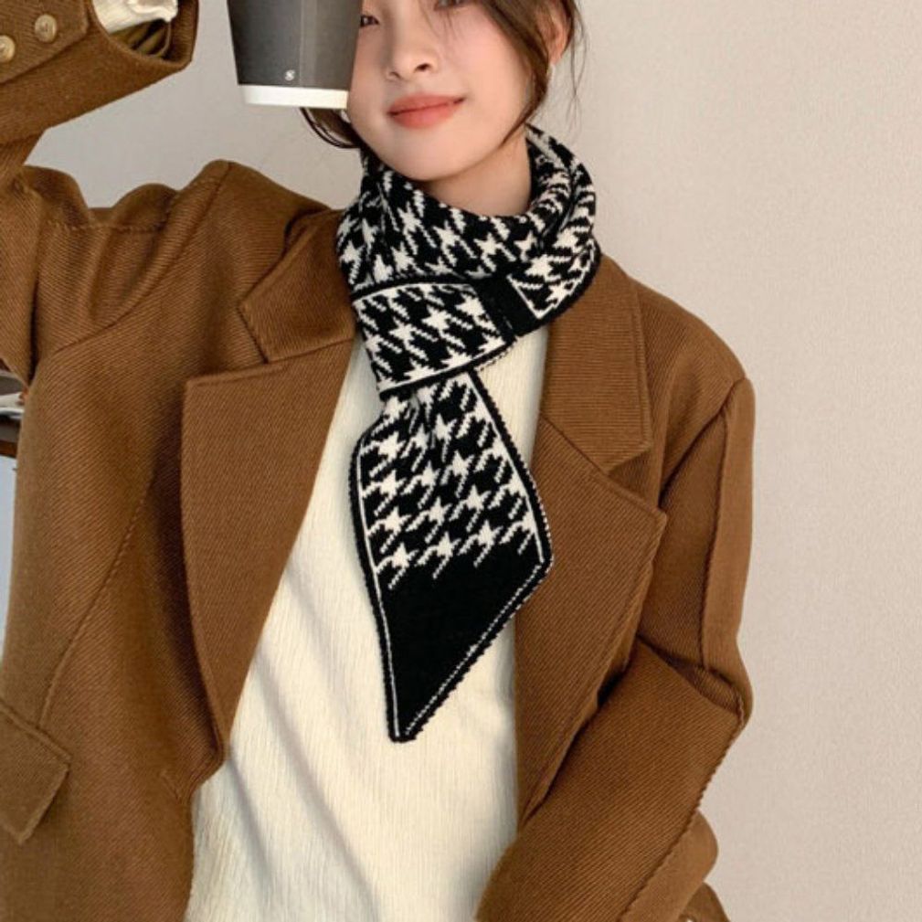 클래식무늬 부드럽고 도톰한 크로스 여성 니트 머플러