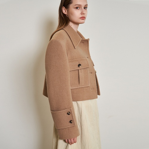 무아르보 Oversized Pocket Cropped Coat