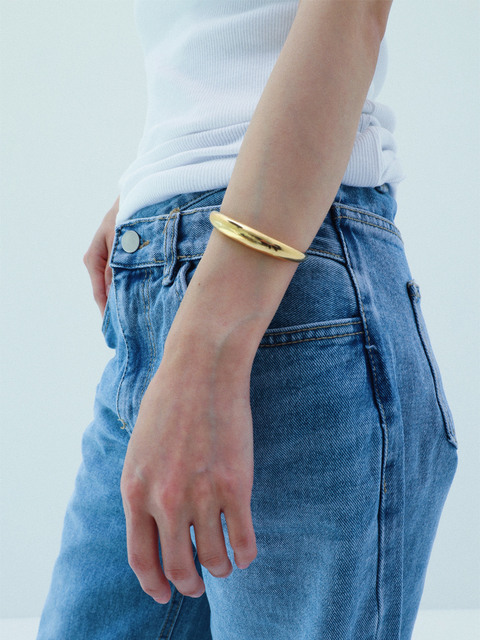 HAE 스튜디오해 Moon Bangle