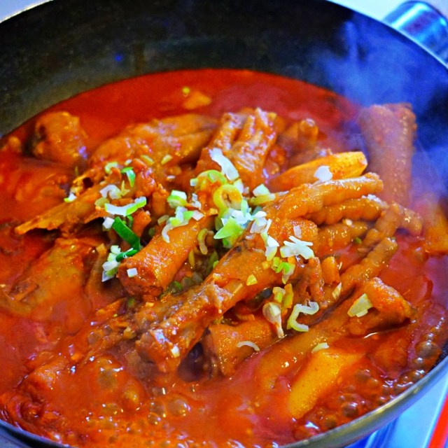 형제닭발 감칠맛이 일품인 튤립 국물닭발 맛있게 매운 400g 1개