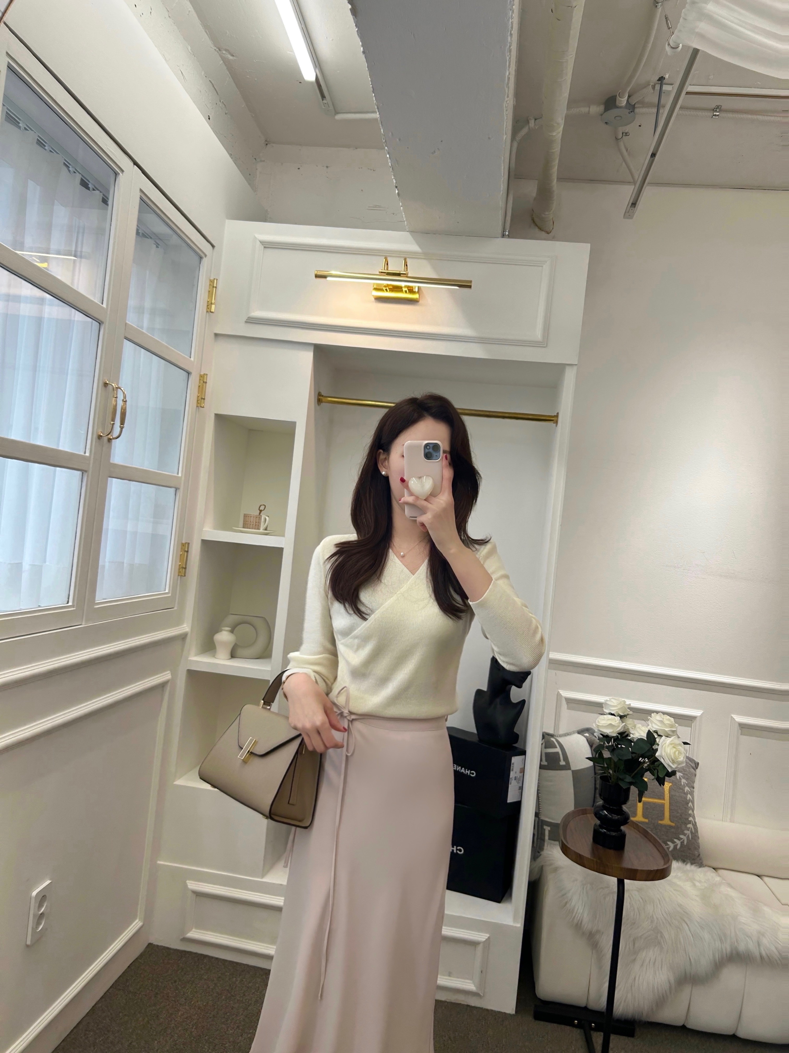 블루밍 사선 랩 스타일 니트