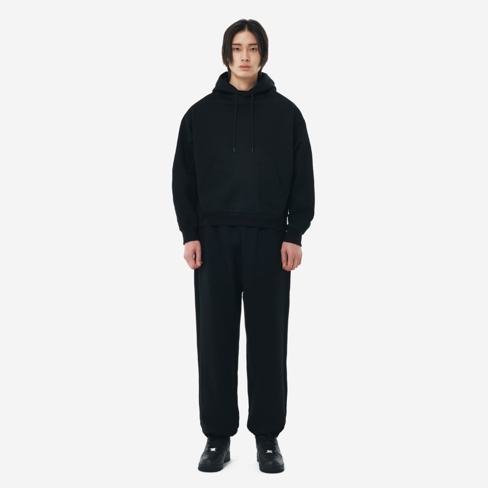에센셜바이이큐엘 ESSENTIAL by EQL Premium Fabric Embroidery Sweat pants E12E3TPC001MBK