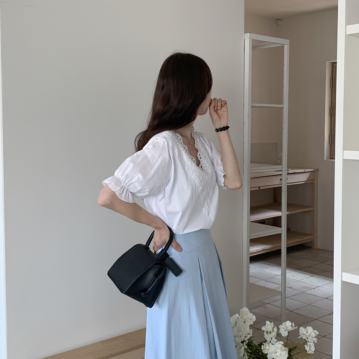여자 여름 페미닌 브이넥 펀칭 퍼프 블라우스