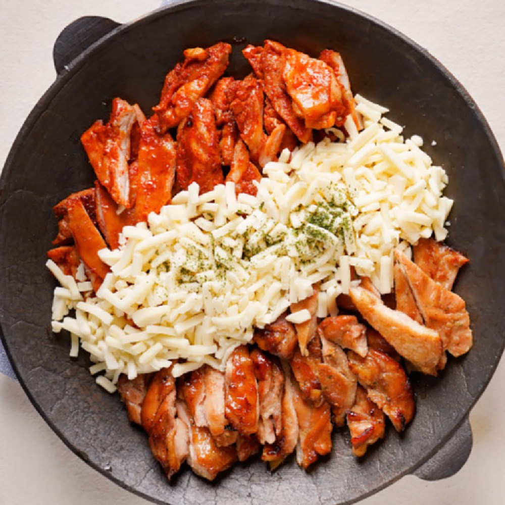 캠핑용 밀키트 춘천닭갈비 600gx2봉 1 2kg 3 4인분 국산 어깨살 닭다리살 닭갈비 양념 어깨살 600gx2봉 순살떡사리 200g 600g 닭갈비... 