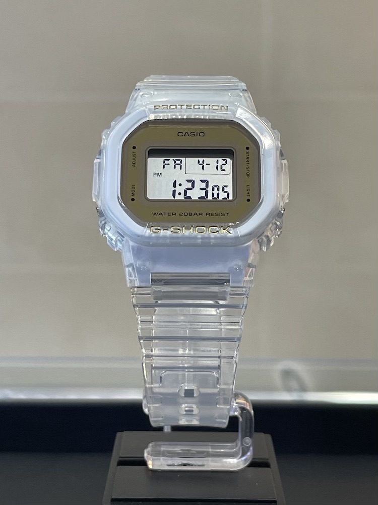 지샥 남여공용 미들사이즈 투명 스퀘어 워치 LPC 지샥 GMD-S5600SG-7DR