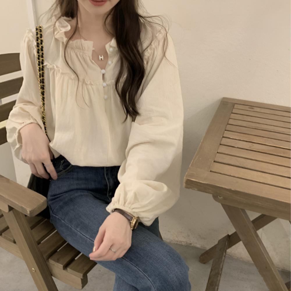 프릴 포인트 여성 유리 콩단추 긴팔 데일리 블라우스