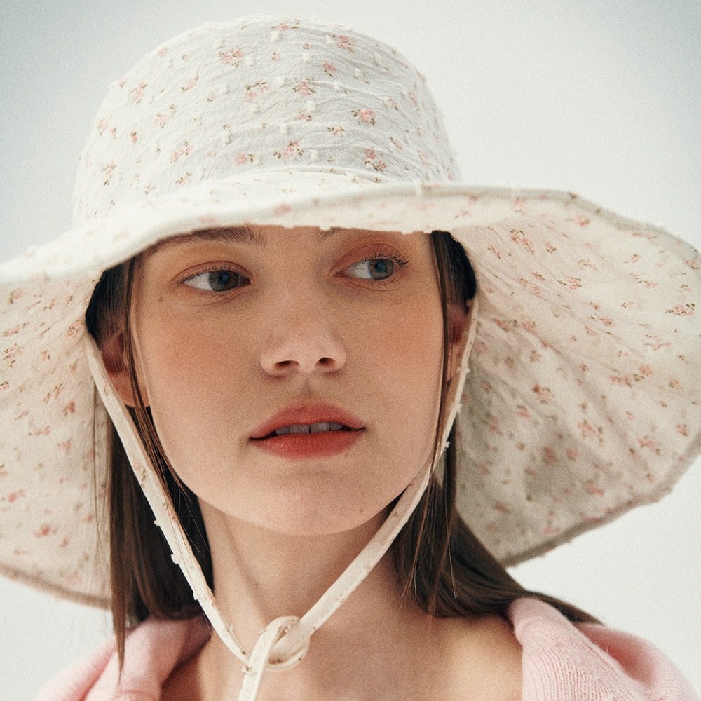 올인컴플리트 Floral Strap Wide Bucket Hat 2 Colors