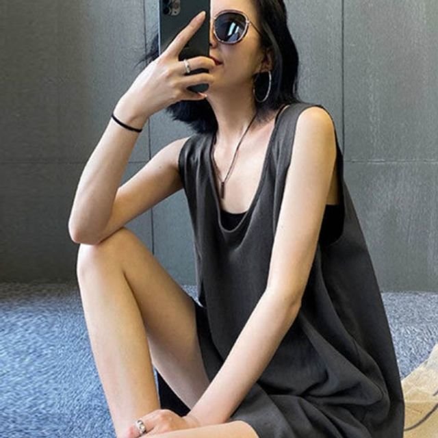 자연스러운핏 차콜 민소매 여성 기본 원피스