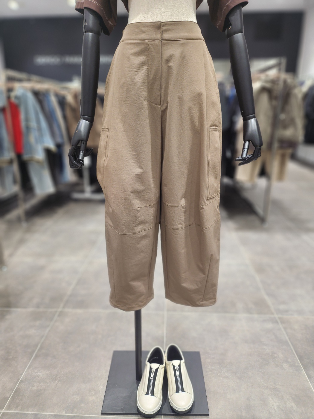 데무 포켓 디테일 팬츠 AW2309393