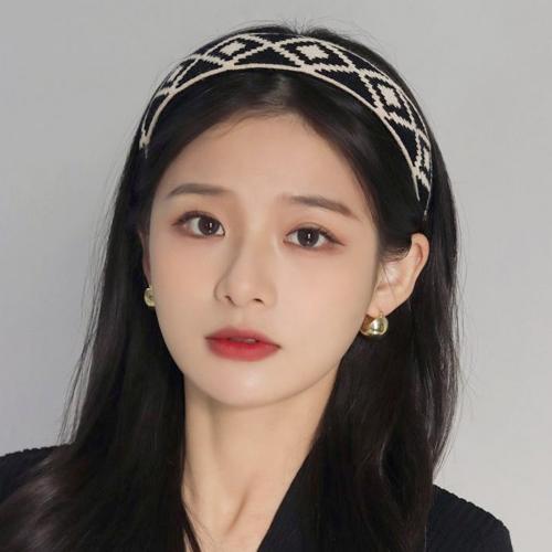 여성 니트 소재 고급스러운 다이아 무늬 헤어 머리띠