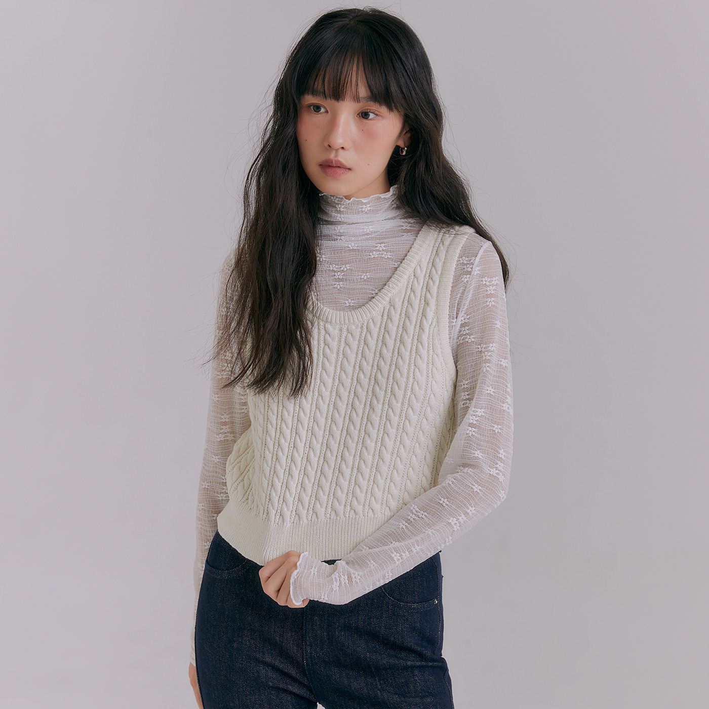 로엠 라운드 케이블 리본 뷔스띠에 RMVKE49R11