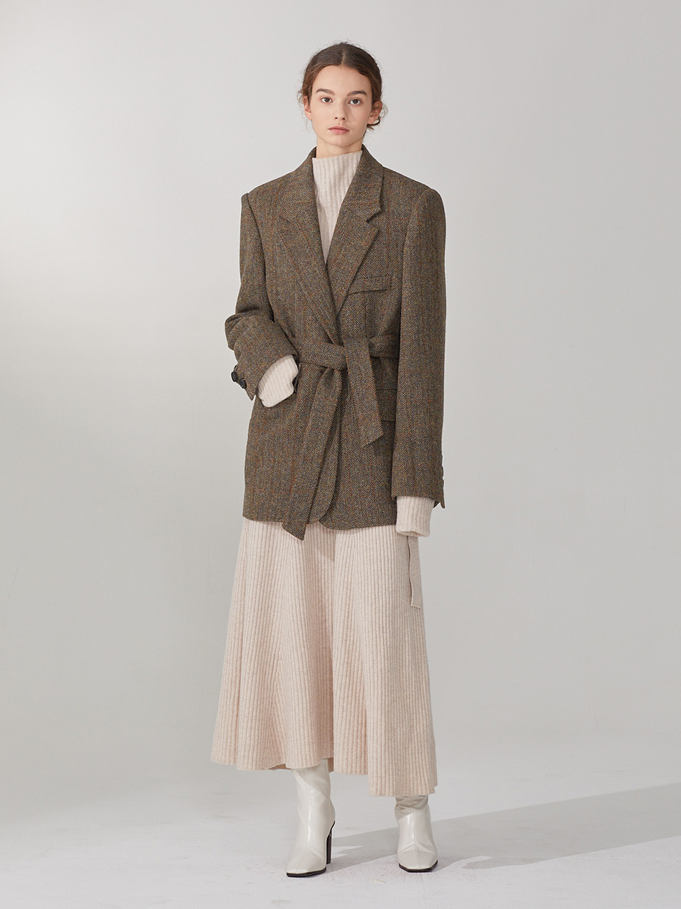 MUSEE 뮤제 LE MUSEE EMMA Harris Tweed Belted Jacket Khaki