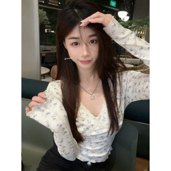 여리핏 프렌치시크 플라워 꽃무늬 레이스 트리밍 브이넥 슬림핏 긴팔티 이너티 여자 가을