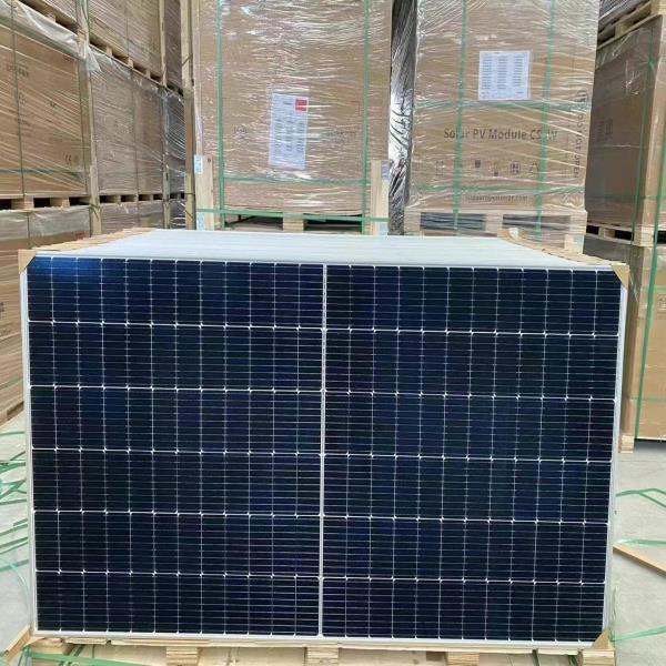Longi Solar HiMo 6 이중 유리 550 와트 태양 전지판