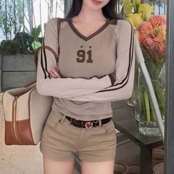 여자 브이넥 배색카라 프린팅 티셔츠 슬림핏 캐주얼룩