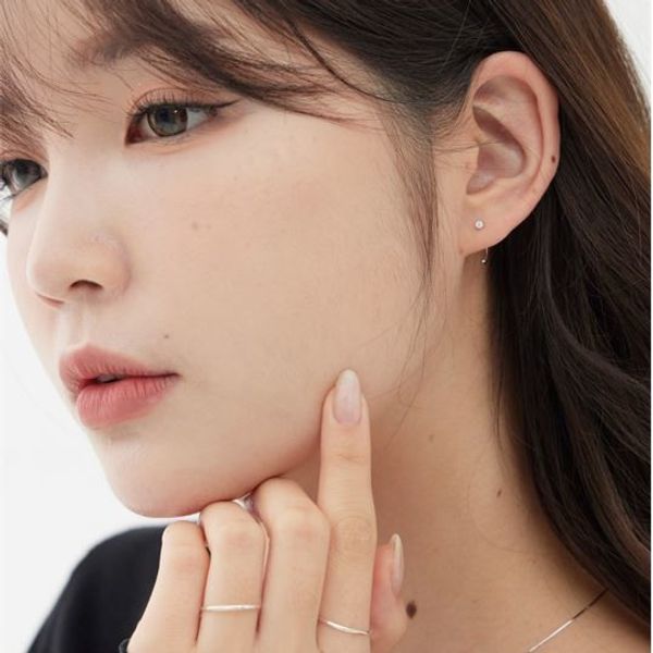 마이포에트리 Cubic half curved earring 단품