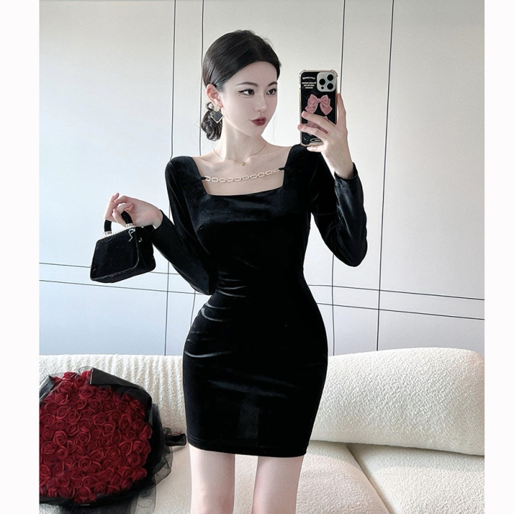 스퀘어넥 벨벳 오픈백 체인 연말 파티룩 원피스 홀복 클럽 크리스마스 남친 의상 미니 드레스