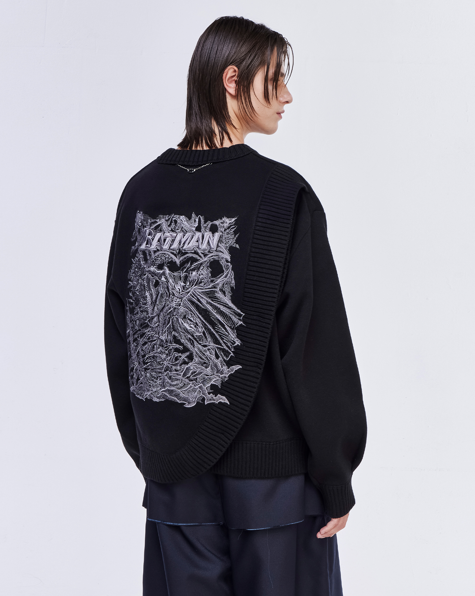 송지오옴므 이스케이프 크로스윙 크루넥 니트 블랙 SG5KT530BK