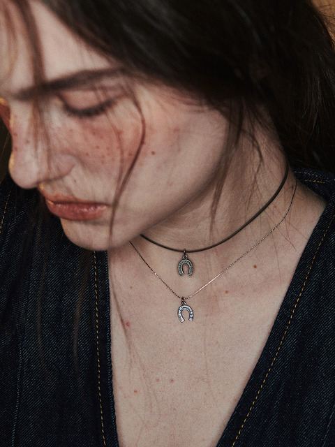 어거스트하모니 어거스트 하모니 Mini Horseshoe Necklace