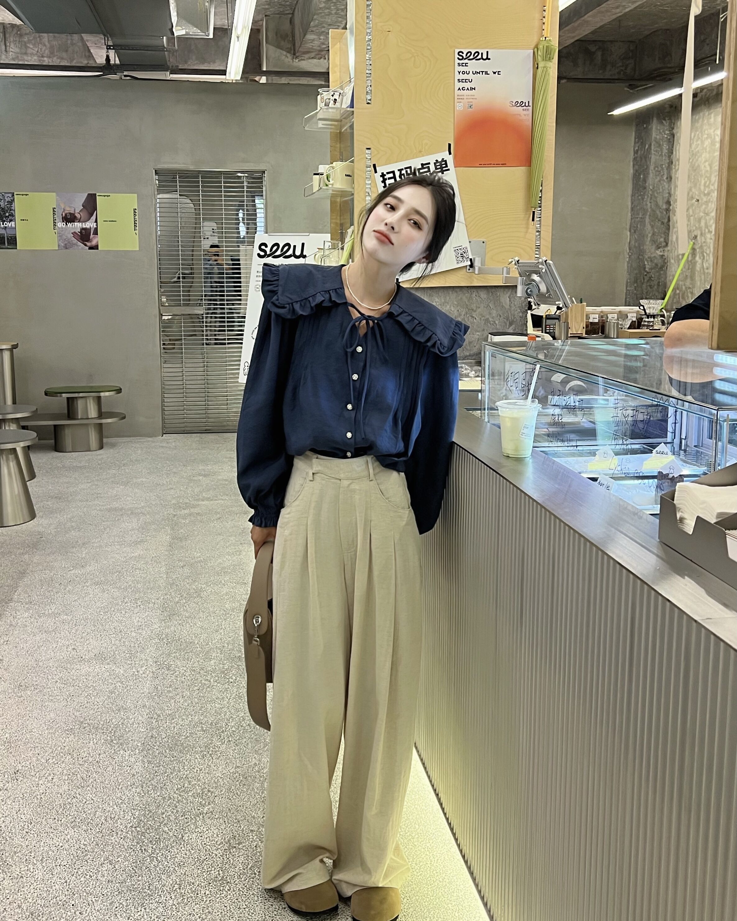 빅카라블라우스 프릴 크리즈 리본타이 핀턱 긴팔 루즈핏 보석단추 블라우스 01 프리사이즈 01