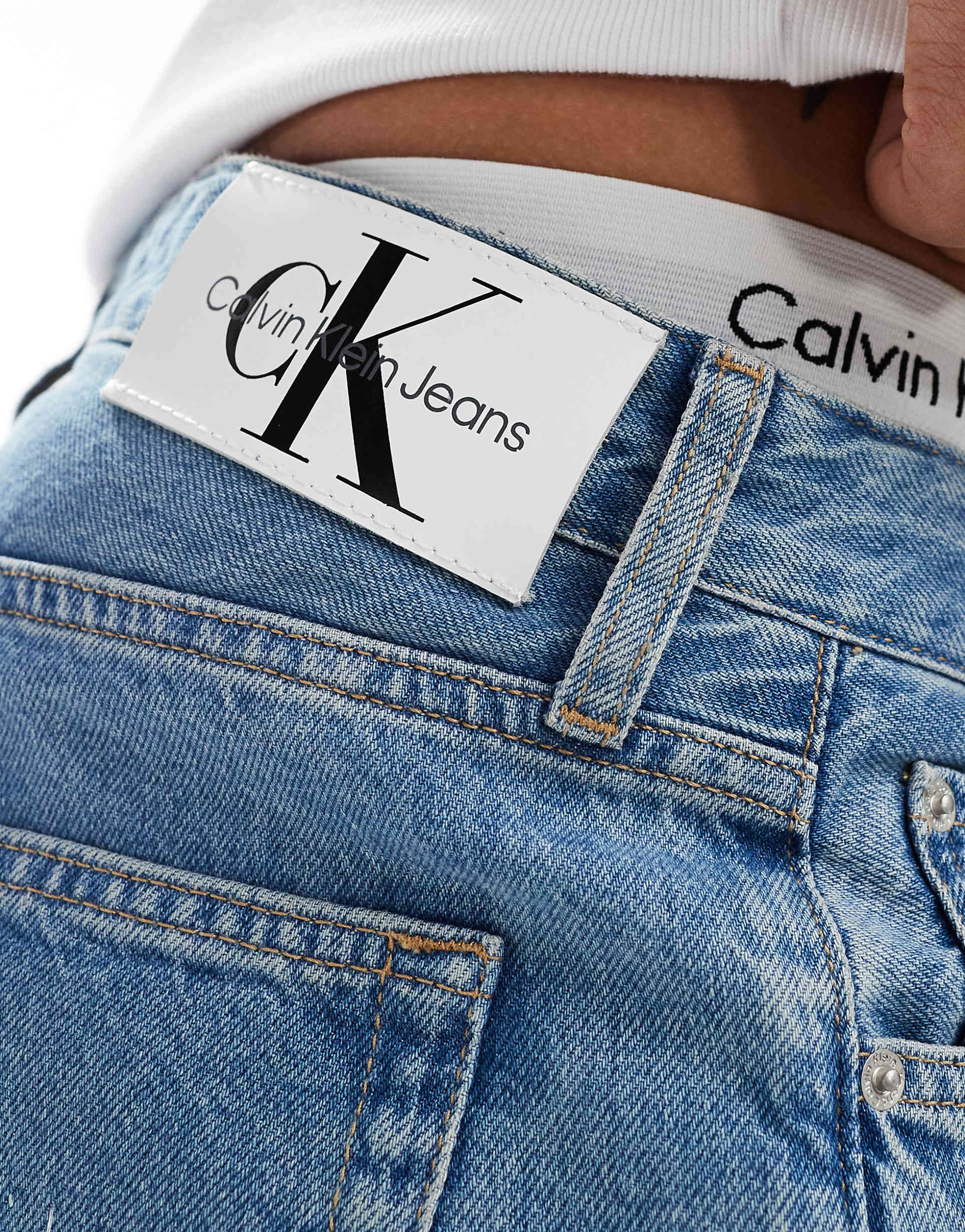 캘빈클라인 CALVIN KLEIN 90s 루즈 진 미드 워시 206386759
