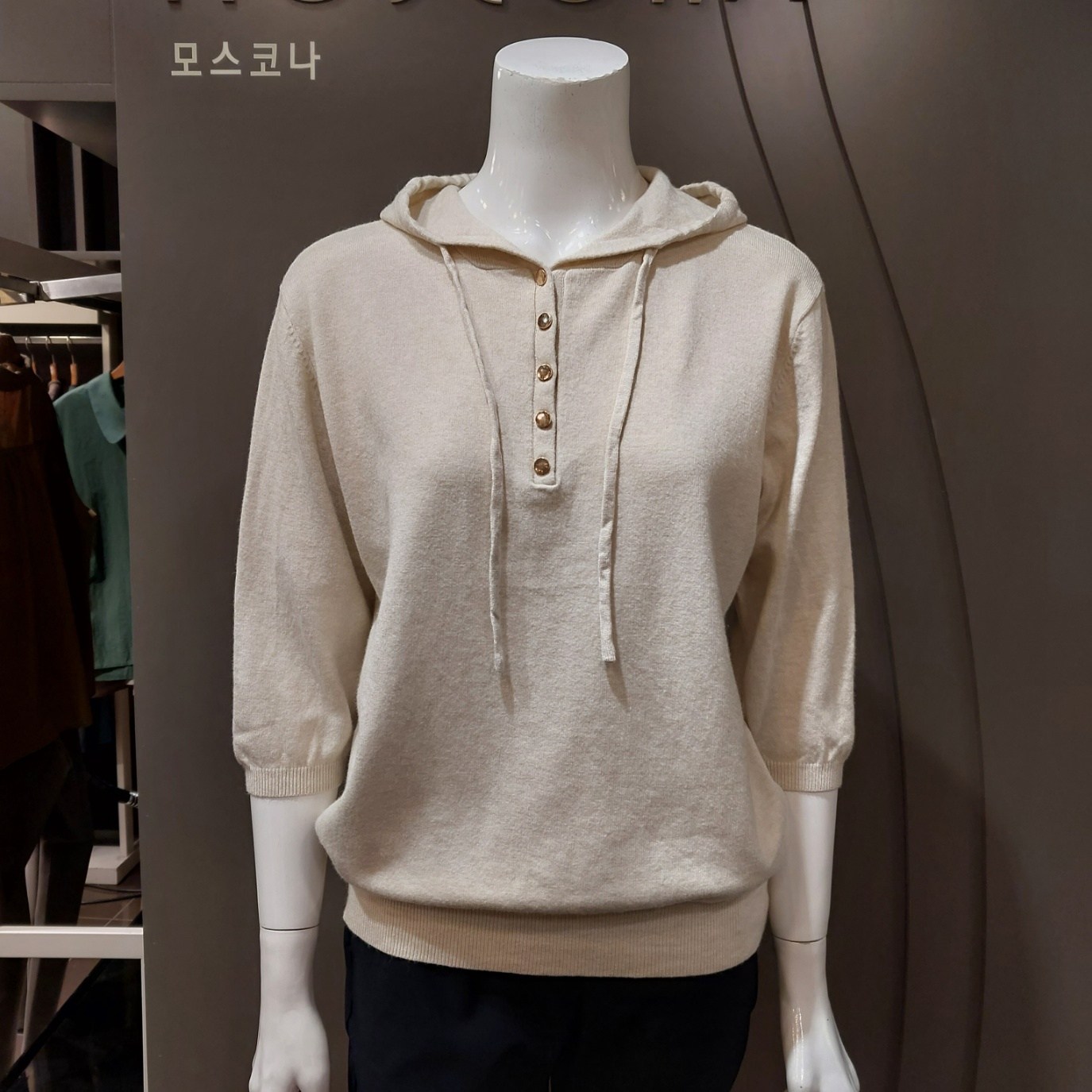 모스코나 모스코나 NC중앙로역점 가을 후드니트 MOKA23T71