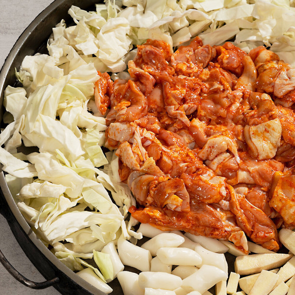 춘천낙원닭갈비 국내산 닭다리살 철판 닭갈비 밀키트 간장양념맛 600g