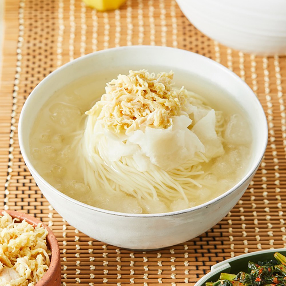 쫄깃한 면빨과 육수로 입맛을 자극하는 초계명가 찰보리 초계국수