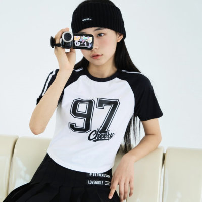 더데이걸즈 더데이걸 힙해 라글란 티셔츠 TGRA24306