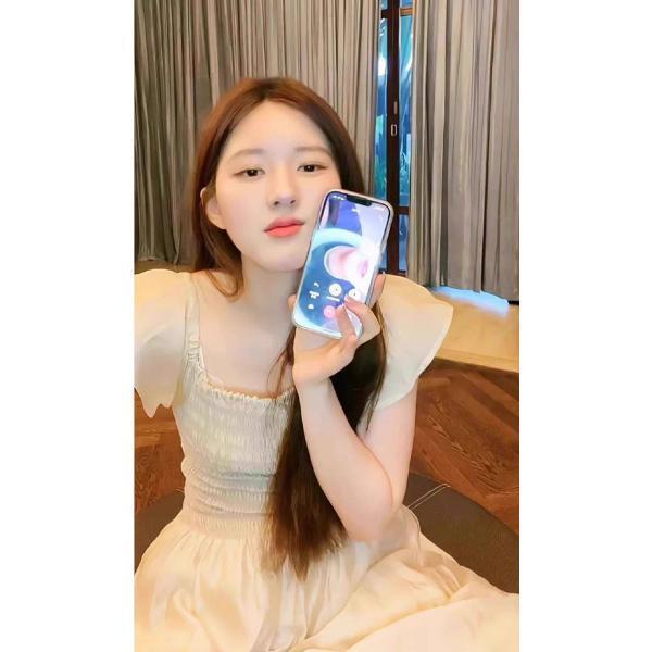 디스카운트 투템 조사로 노르딕 심플 일자 어깨 셔링 고급스러운 잔 원피스