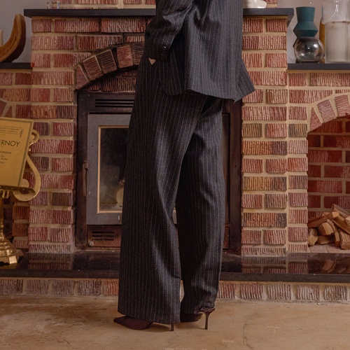 스너기스트 Elodie Wool Blend One-tuck Pin Stripe Slacks Charcoal