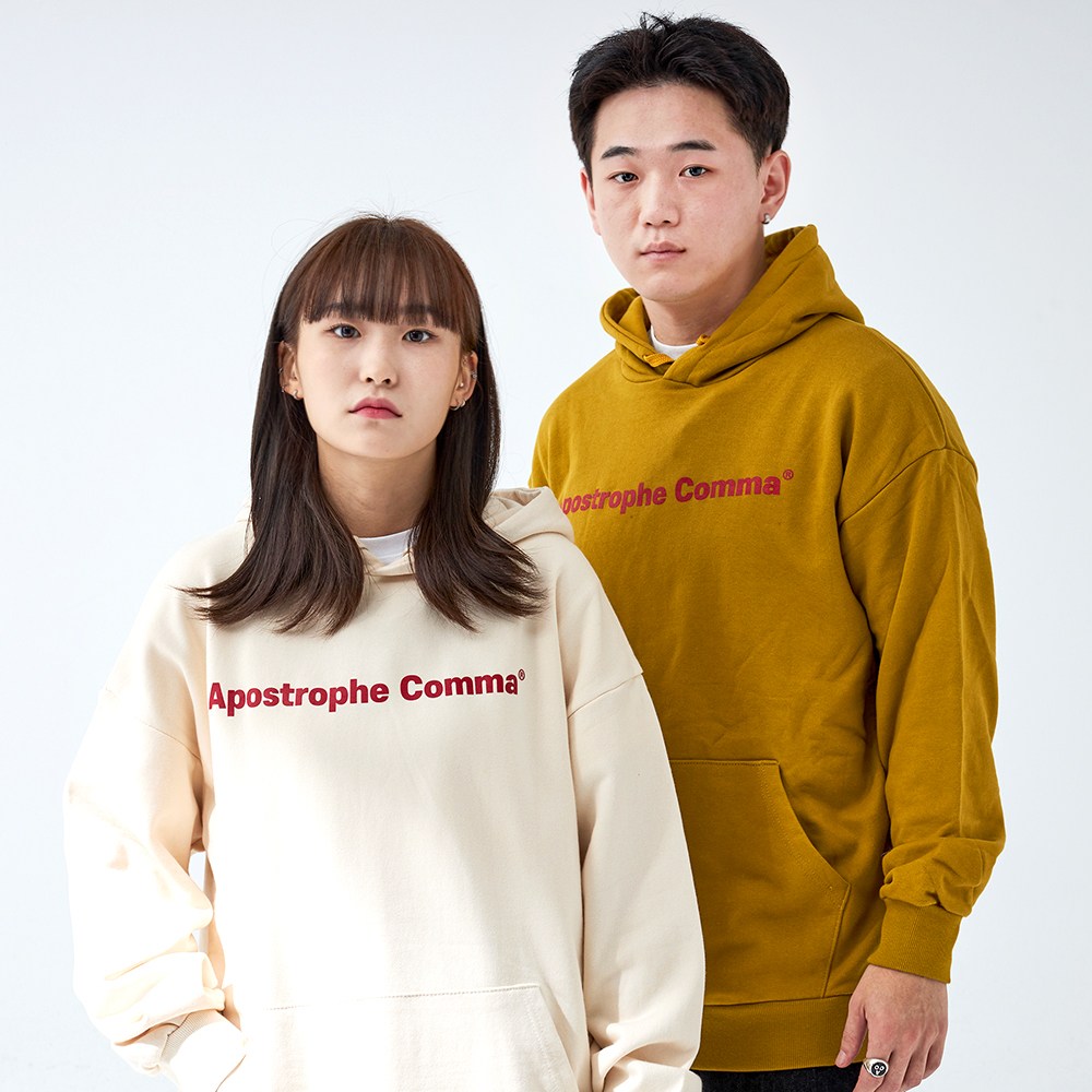 어퍼스트로피콤마 어퍼스트로피 콤마 에이콤마 Apostrophe Comma 베이직 풀 네임 로고 후디 올리브레드