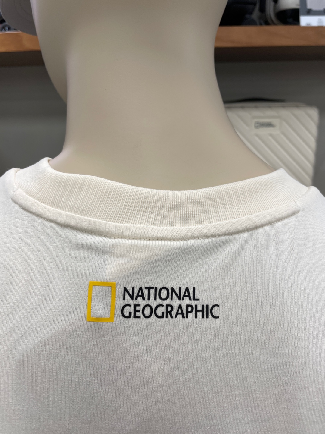 내셔널지오그래픽 내셔널지오그래픽 NATIONALGEOGRAPHIC 마운틴 컨셉 그래픽 리젠아스킨 반팔 티셔 N242UTS900