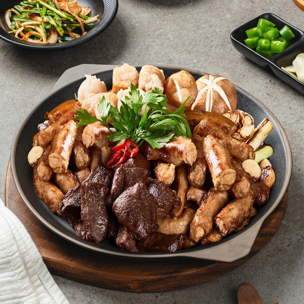 곱창파는청년들 곱창파는청년들 한우곱창 모듬구이 660g 2 3인 한우곱창 한우대창 한우염통 소스 1세트