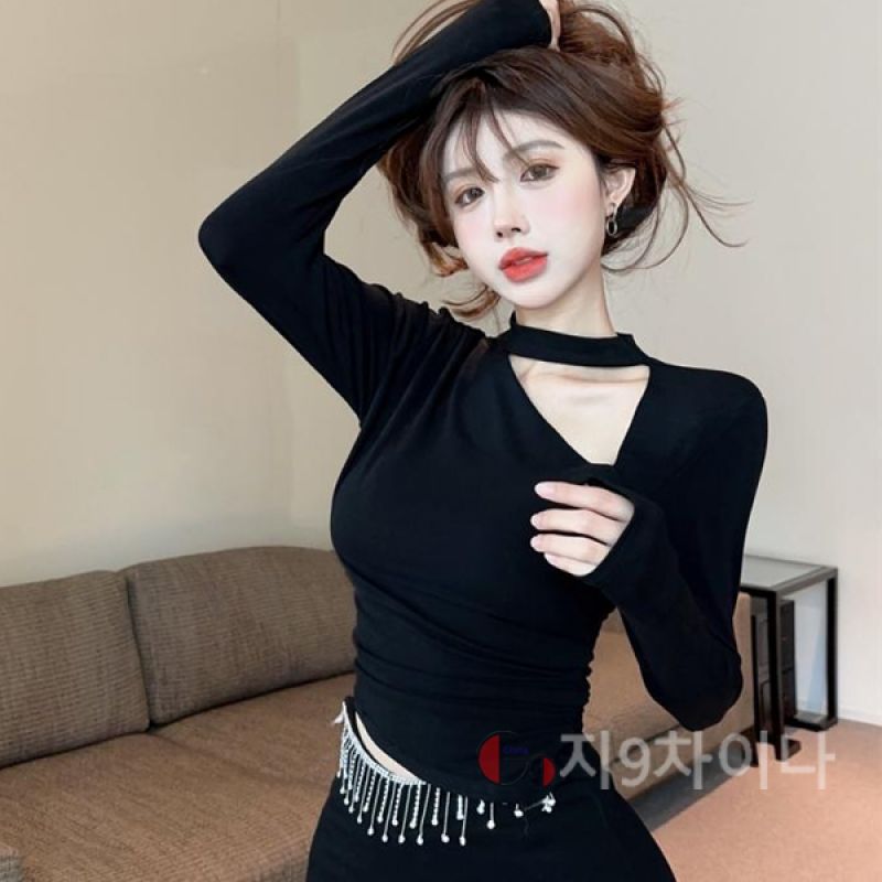 지9차이나 원 숄더 사이드 브이 트임 슬림핏 홀터 넥 티셔츠